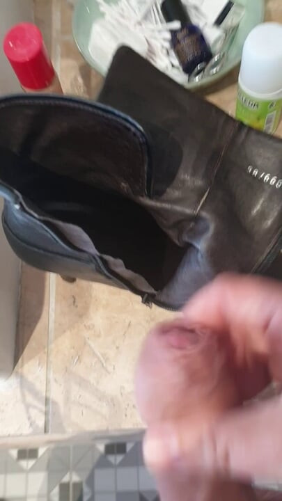 被射进热靴子里