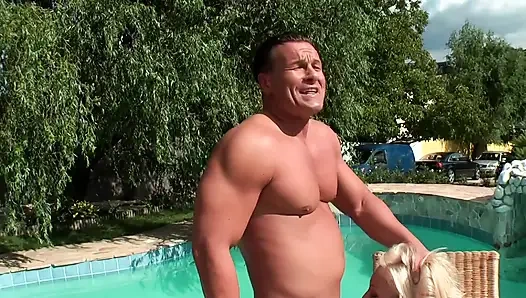 Outdoor-blondine, DP-leidenschaft Am Pool