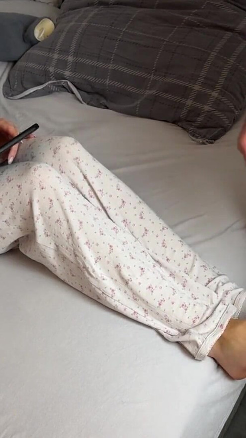 Mia Süße weiße socken und sperma auf fußsohle | Clip 1