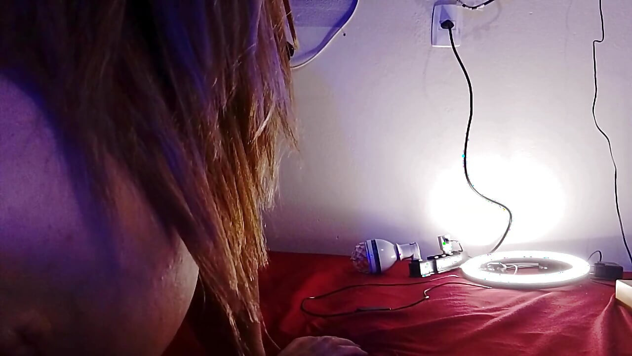 Jen žertuji, že nechal zlobivou holku sát a nechal se kutálet po srsti.