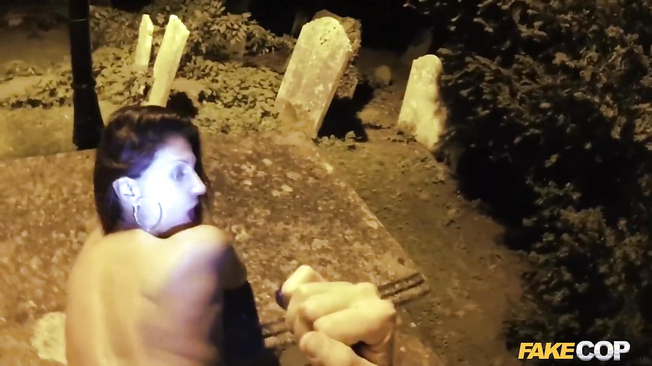 Fałszywy glina - specjalny seks analny na Halloween