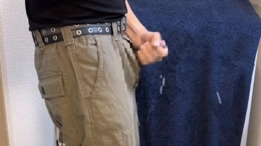 Calca Cargo porn video – Masturbation with cargo pants