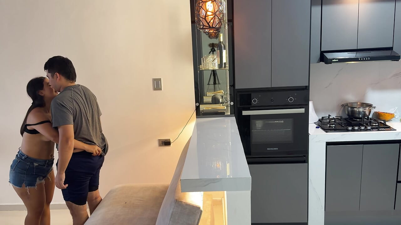 Mi hot hermanastra cachonda me ayuda en una terapia profunda