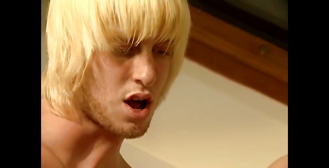 Не 2, не 3.... О мой бог, 4 возбужденных паренька.. Martin со своими друзьями Денисом, Филиппом и Феликсом