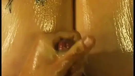 Eine geölte behaarte bBW fickt mit ihrem ficker
