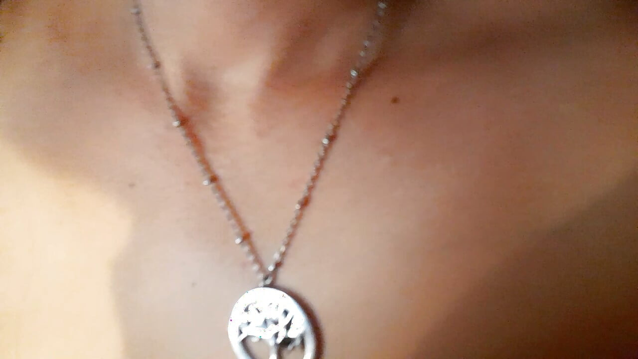 Mi mujer es follada y rociada hasta llena por el vecino