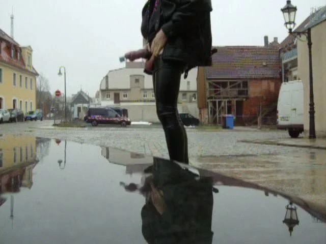flash in Public with fat  piercing cock