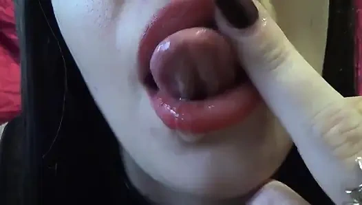 Zunge und spucke spielen mit vielen necken