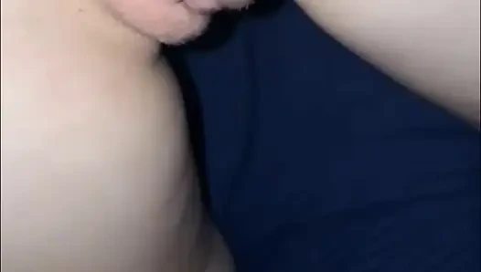 Omg, meine nachbarin ging dieses mal zu weit, bedeckte meine muschi mit sperma