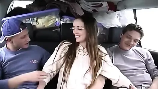 Olgun esmerin vahşi araba üçlü seksi ve damlayan dölleme