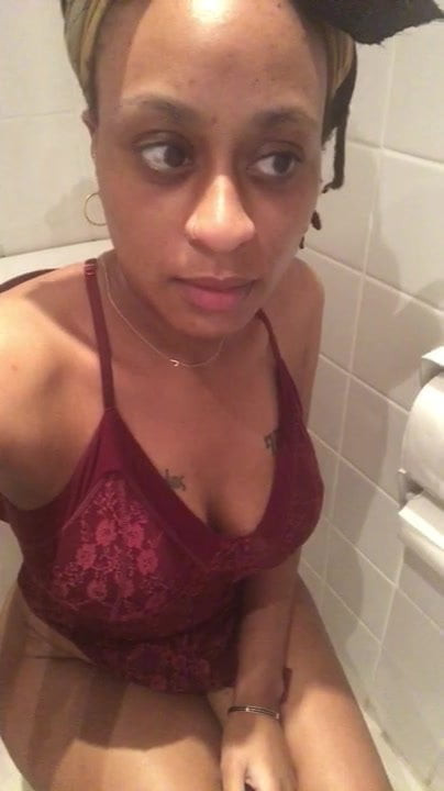 African Bombaclat Pissing 2