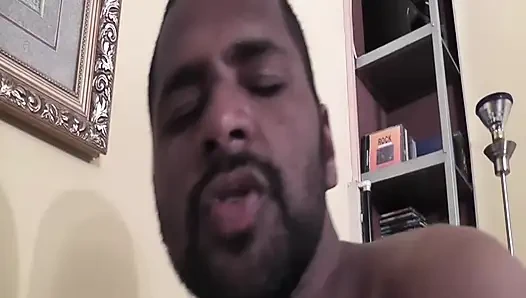 Olgun Bir Kişi Bile Cuckold Kocasının Önünde Sevişiyor