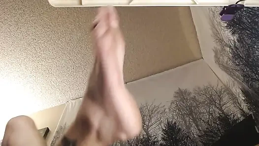 Giantess Sneaky Foot Voguer