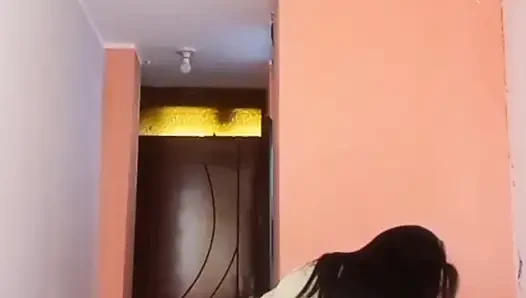 No la termino de desnudar y la penetro y le gustó mucho que ella misma ...