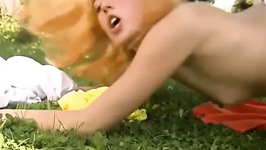 Ngentot dan kencing di luar ruangan sama cewek rambut pirang