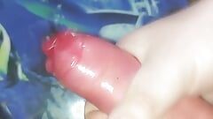 Pussylover viendo mujeres porno y correrse en condón