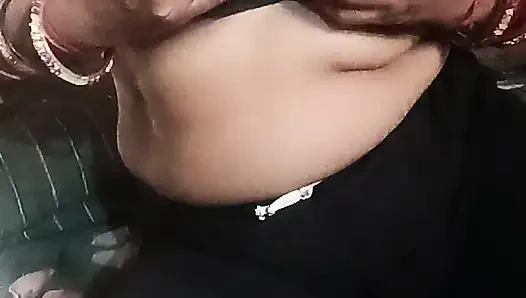 Hintli deshi köylü ev hanımı amcık vibratör dildoyla mastürbasyon yapıyor