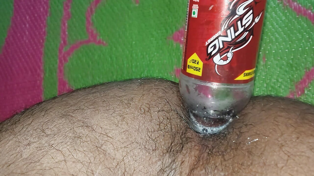 Frist time Sting bottel in Anal