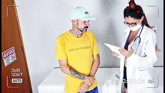 Dokter ngentot sama karyawannya selama ujian masuk