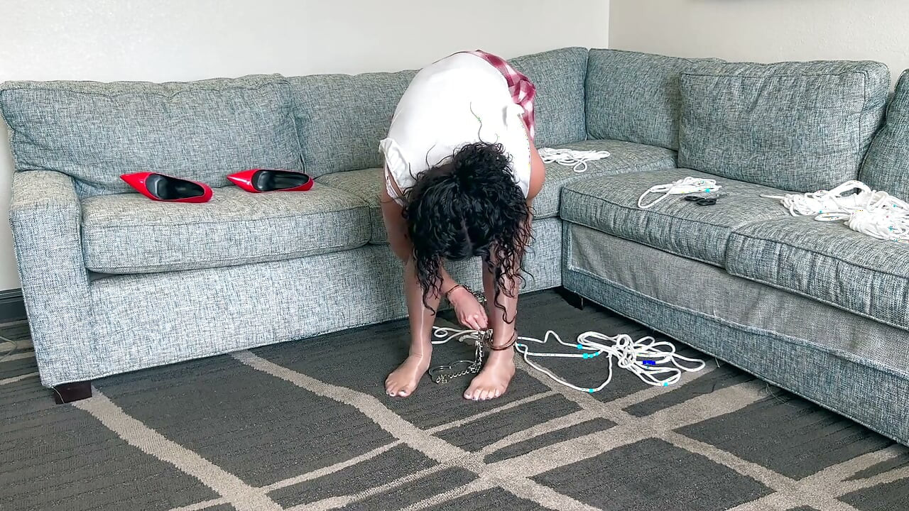 Seks bondage bareng ama dan bella