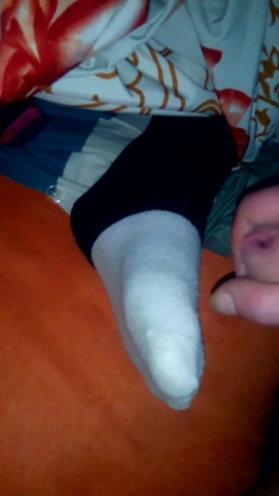 Cum in girlfriends feets