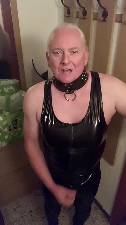 Sandra the faggot in the hallway