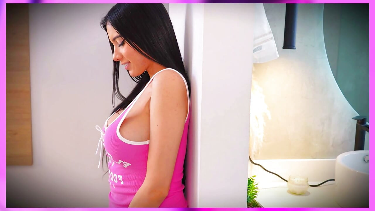 Cuckold-Ehemann lässt mich bei seinem Stiefbruder zurück und fickt mich schließlich mit seinem erstaunlichen erigierten Schwanz – Ambar Prada