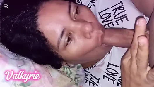 Зрелая делает минет в любительском видео