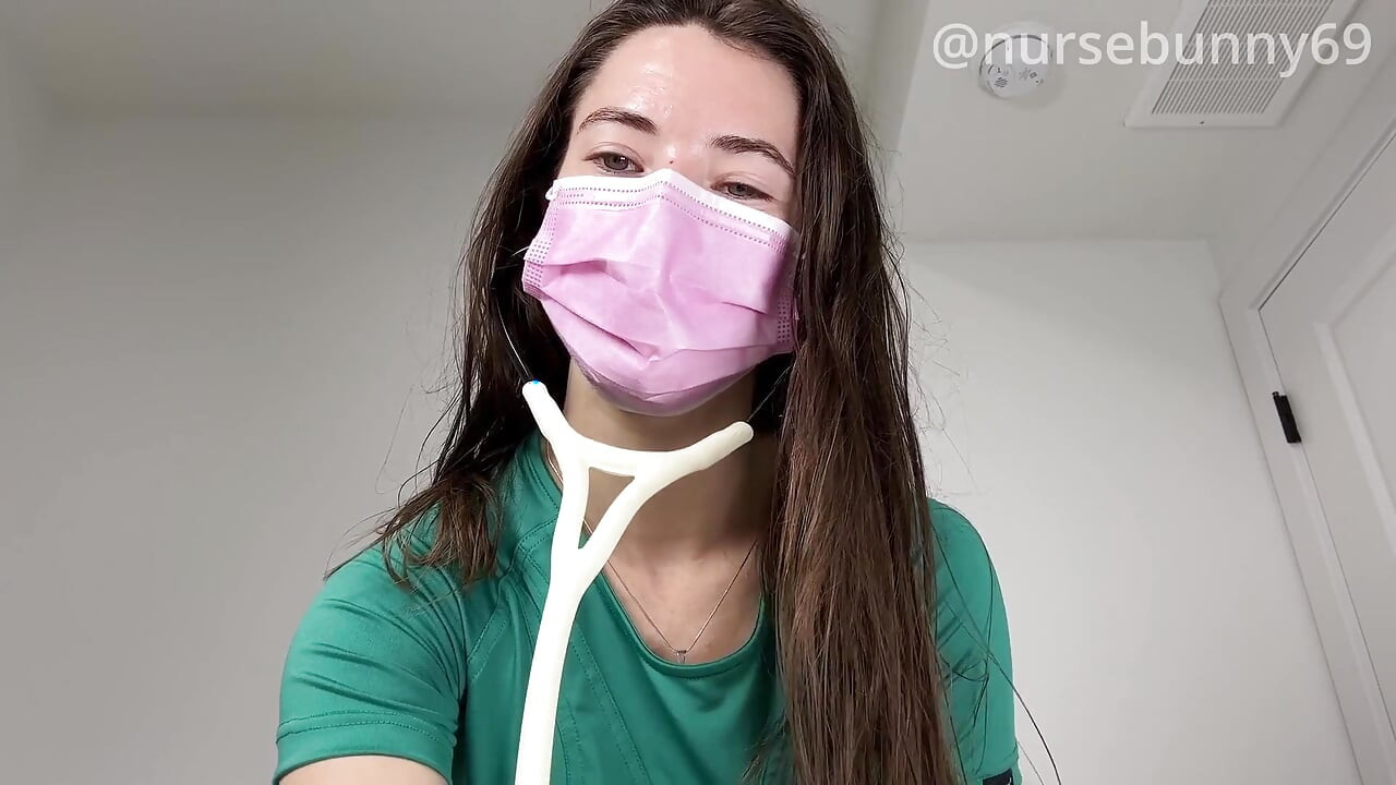 POV - สอบทางกายภาพอย่างมืออาชีพในชุดขัดผิวสีเขียว