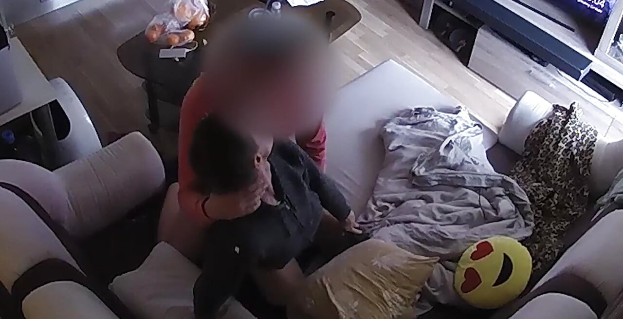 Blizanci su opet uhvaćeni na kameri! Ovaj put je moj dečko odlučio da me želi nadmašiti - pa mi je popušio, obrubio me