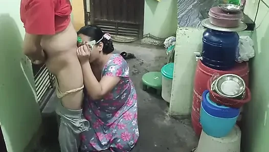 Meri Hot Nokarni Pocha Laga Rahi Thi, Maine Piche Se Pakad Kar Muh Mein Thok Diya