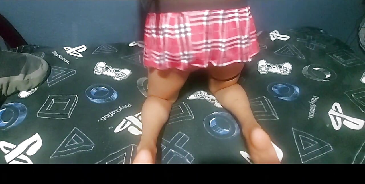 Moja komšinica me čeka obučenu kao i traži moj kurac