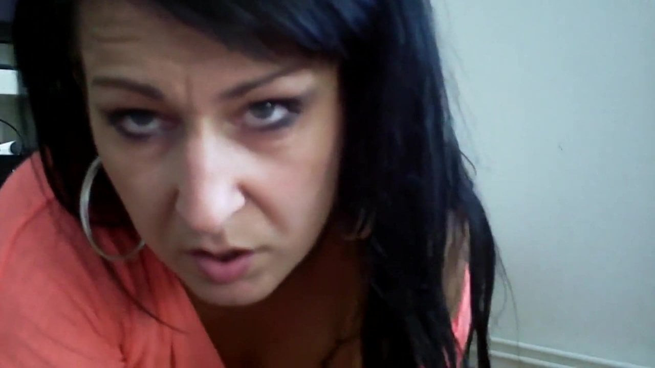 Rattige.. MILF wichst sich die Pussy!