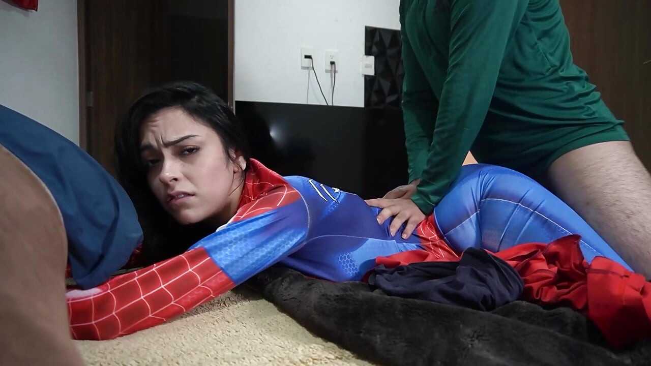 A namorada do meu amigo continua enviando essas fotos quer que eu para ela