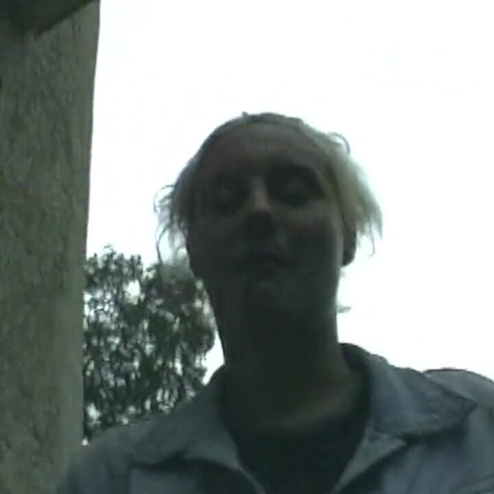 Dildo dybt i dryppende fisse - Moden blondine eksploderer