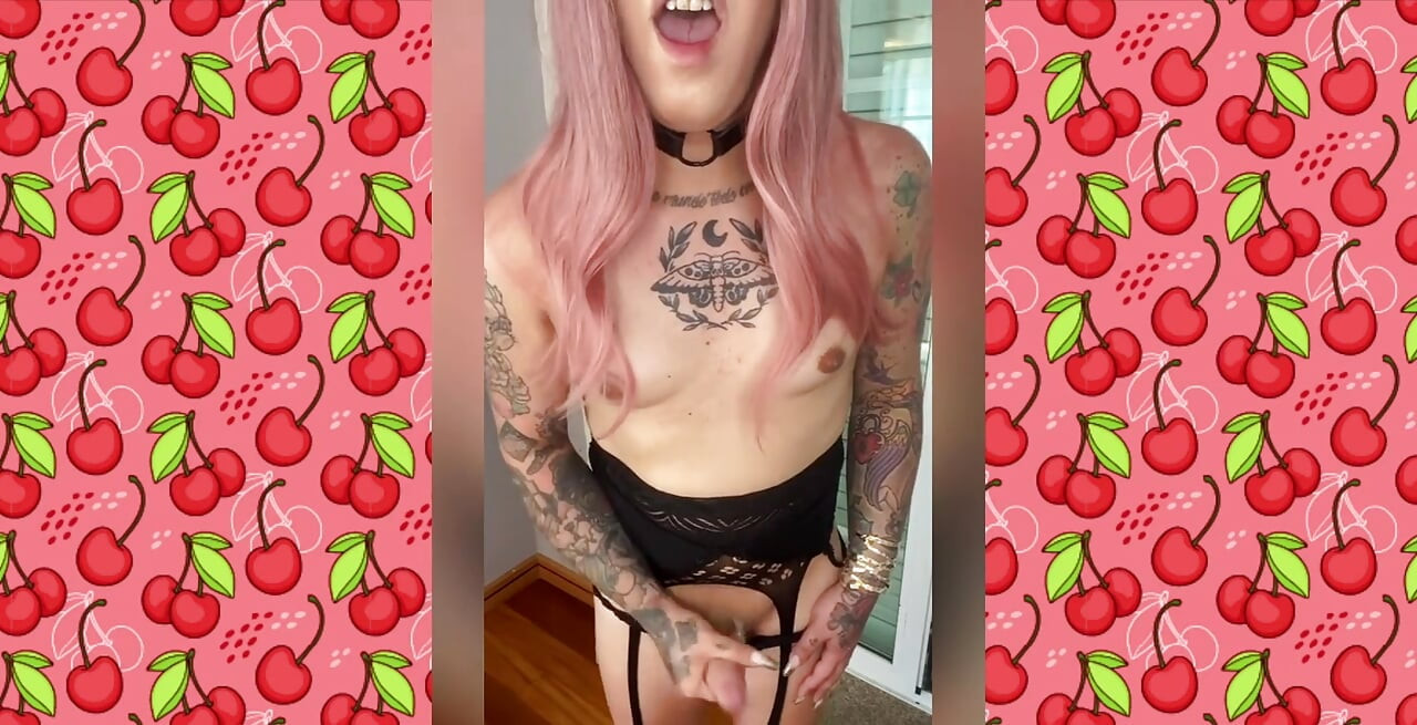 フルビデオでオナニーし、新しいピンクの髪でイく