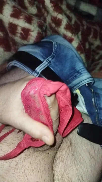 Punheta rapida na calcinha da vizinha 