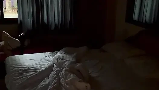 Моя жена любит хвастаться.