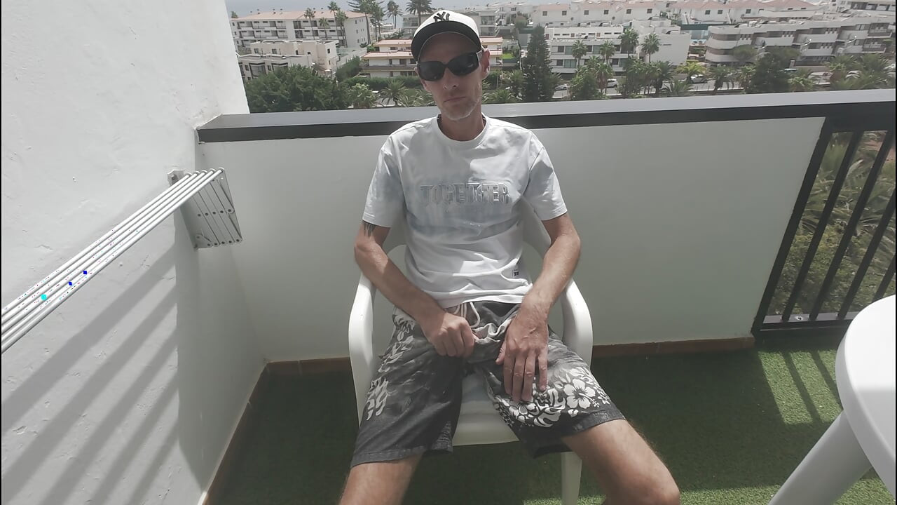 A Sexy Stranger Started Sucking My cock on The Public Roof Balcony When She Saw Me Playing With My Dick At A Nudist Hotel