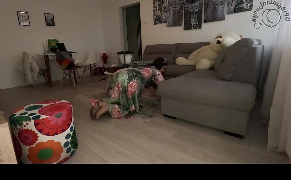 Rochie de curățenie de primăvară și pârțuri împuțit cu curul gol