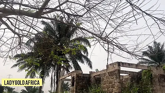 The Beautiful Lost Princess in a New Area but Find Both Help