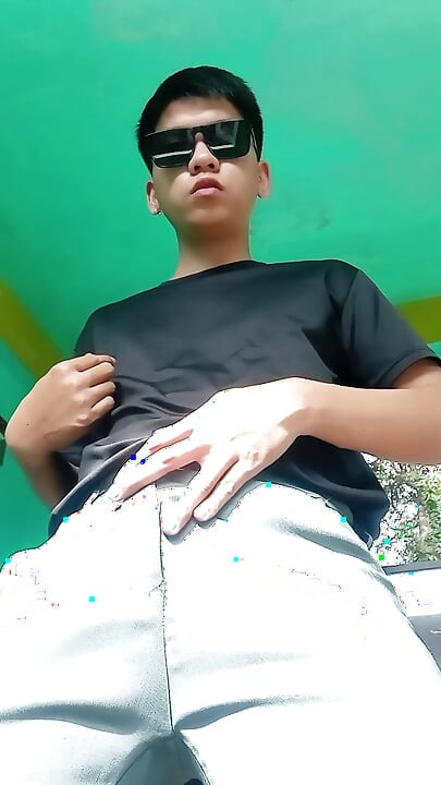 Naughty boy jerk off while waiting for his date - Pinoy Jakol