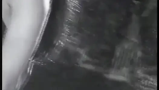 Harika zenci kız kıllı amından sikiliyor ve canavar siyah yarakla ağzına boşalıyor