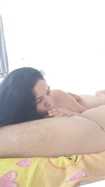 A beautiful wife who likes to suck cock all day long