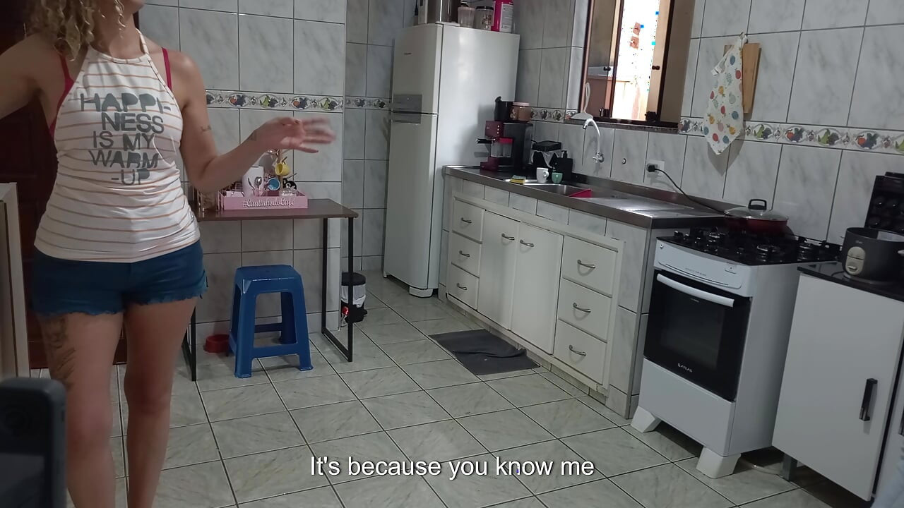 女僕同意裸體工作以換取一些額外的現金。