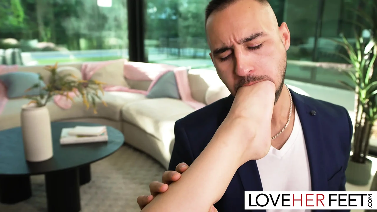 Busty Lily Lou Gets Worshipped And Banged Hard