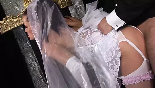 Bride is upset, so stud cheers her up with a good fuck