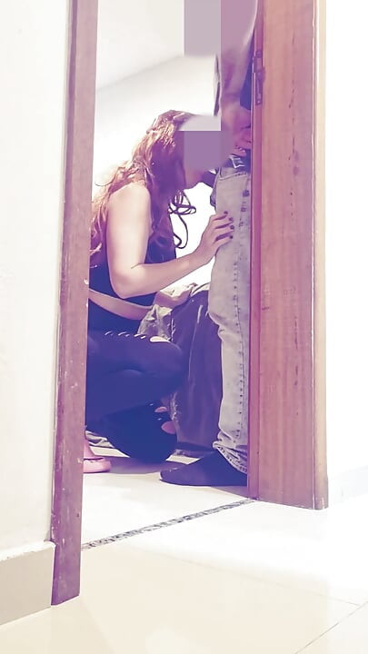 Stranger blowjob in hostel room