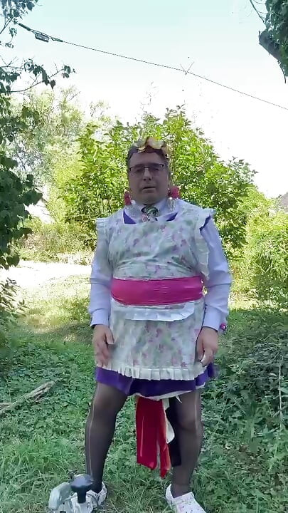 Na roupa do jardineiro para fazer xixi em si mesmo