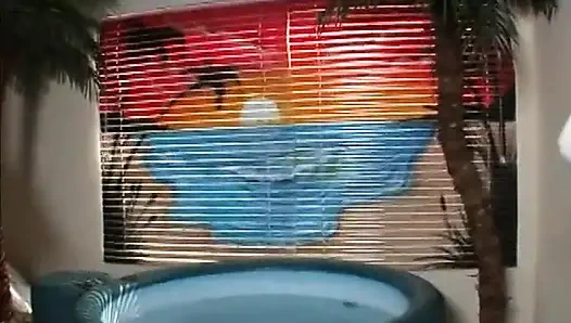 Милфа с большими сиськами скачет на хуе после потной тренировки